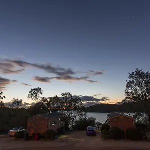 Lake Monduran 3* Gin Gin